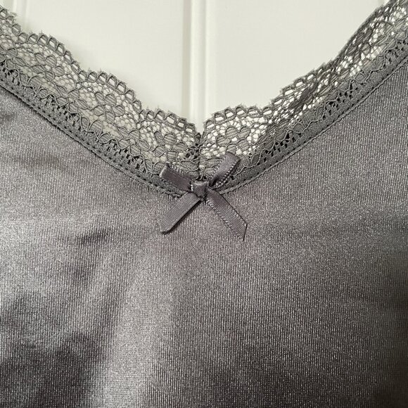 Divided lace strap dress - Picture 4 of 5